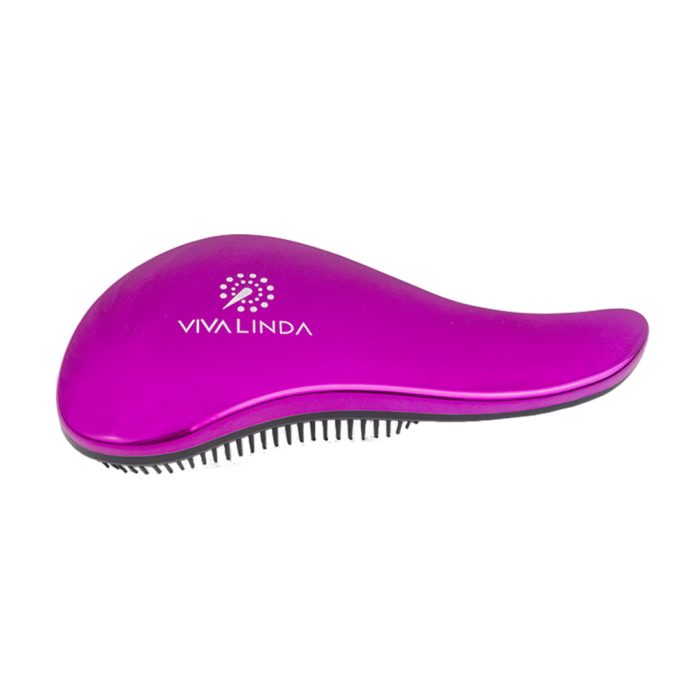 cepillo chroma brush rosa desde el lado con las púas hacia abajo y el logo viva linda estampado en su trasera